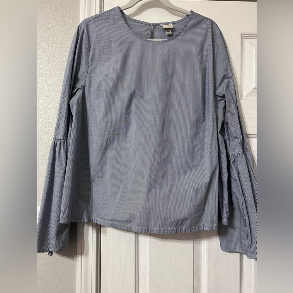 EUC blue & white bell sleeve top.
